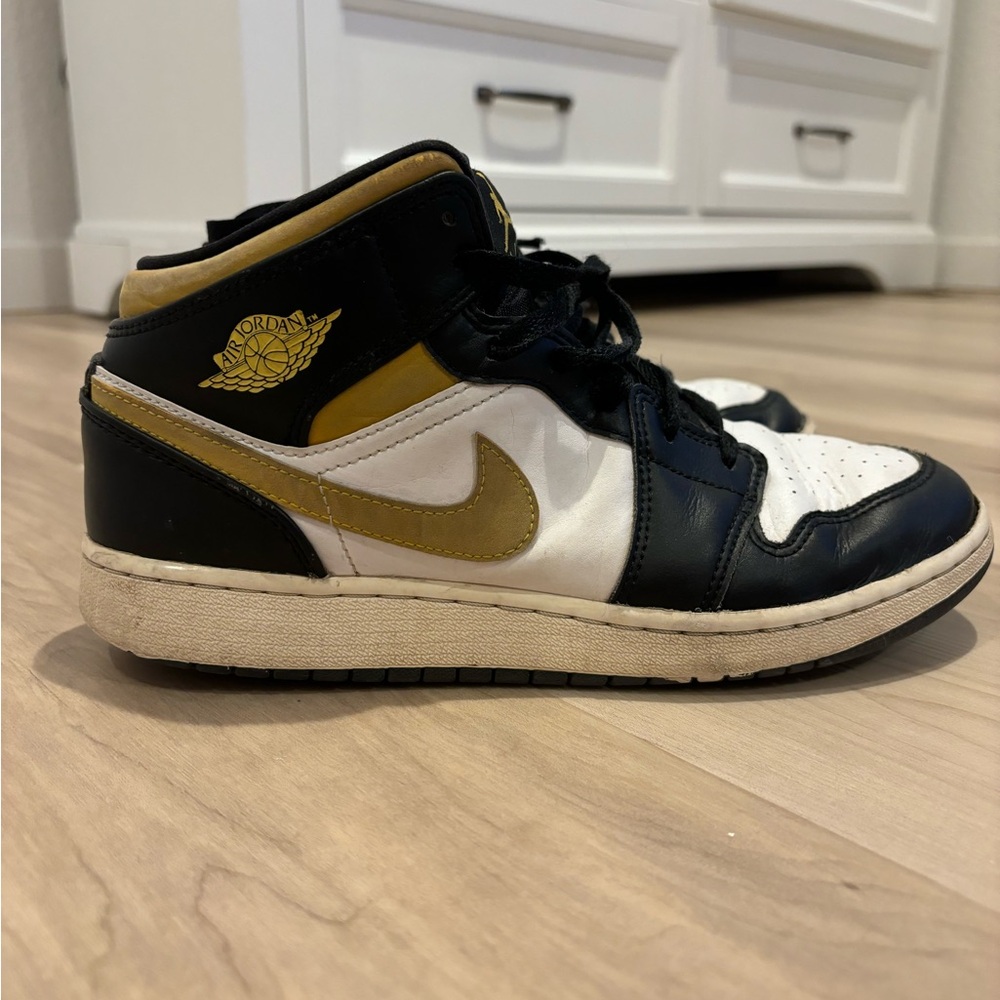 Old University Gold Mid Jordan’s